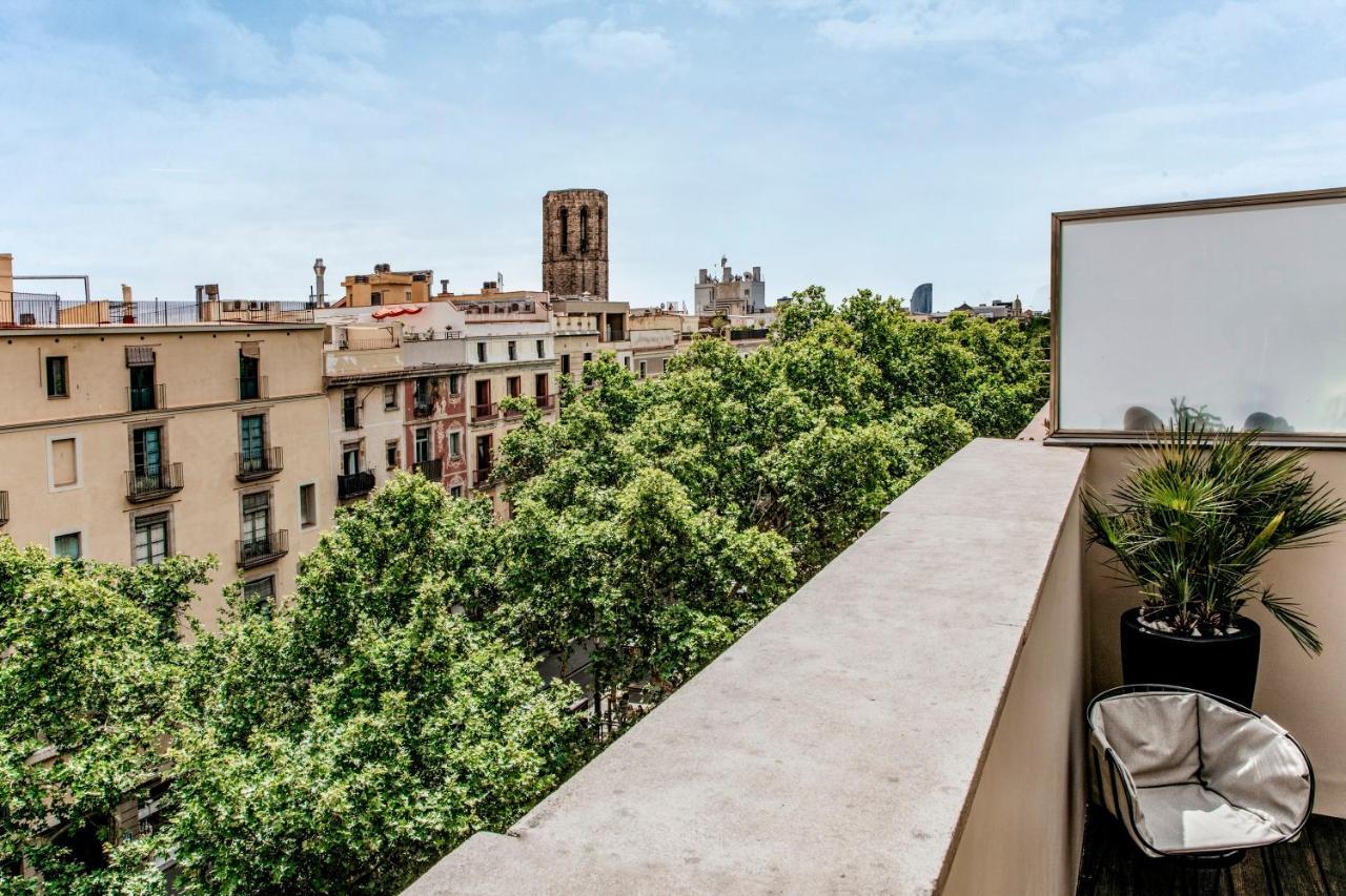 Diamond Suite mit Doppelbett, Terrasse, Blick auf die Stadt und separatem Wohnzimmer